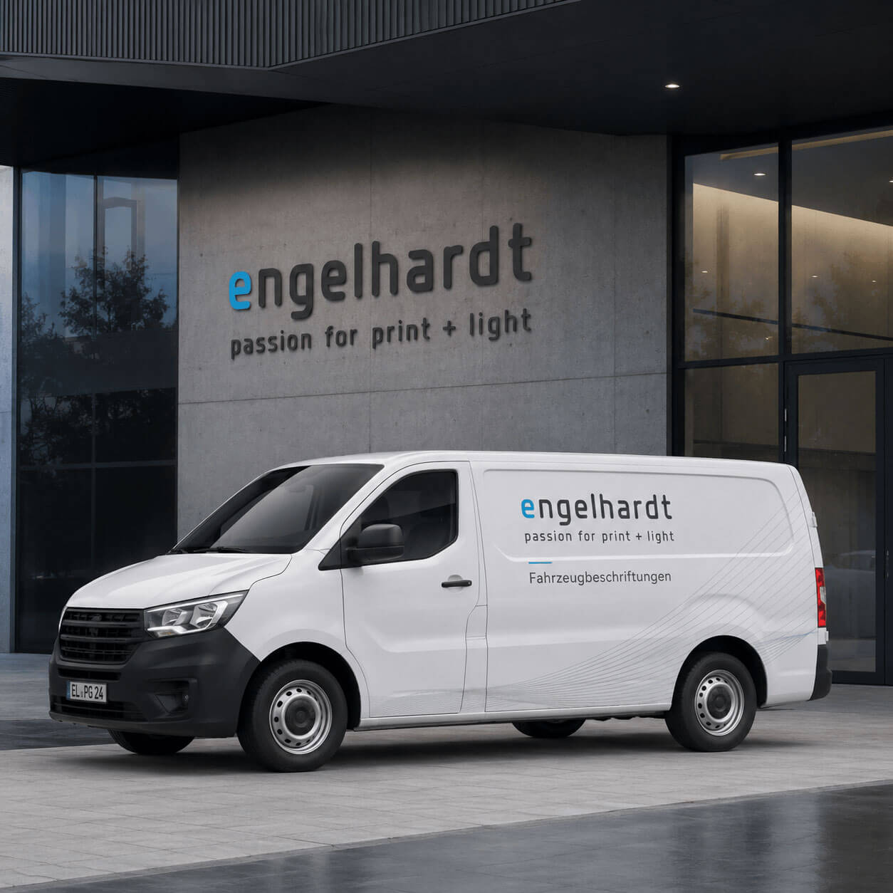 fahrzeugbeschriftungen Fahrzeugbeschriftung auf weißem Transporter mit ENGELHARDT Branding vor einer Firmenfassade.